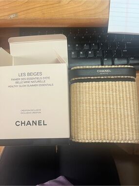 Chanel LES BEIGES HEALTHY GLOW
SUMMER ESSENTIALS
Limited Edition